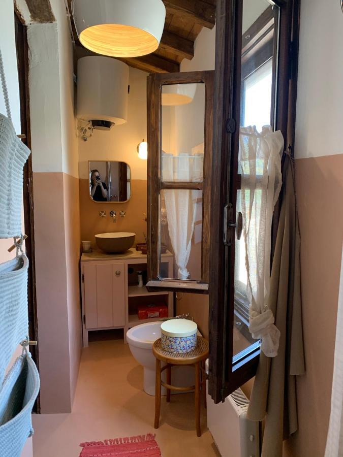 Casette Rosse Nel Borgo Medievale Di Fossanova Apartment