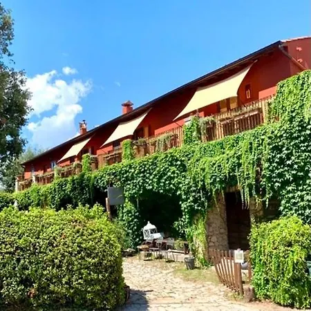 Casette Rosse Nel Borgo Medievale Di Fossanova Latina Exterior photo