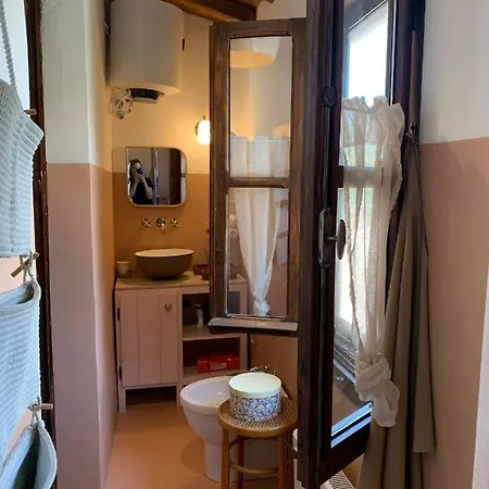 Casette Rosse Nel Borgo Medievale Di Fossanova Latina Exterior photo