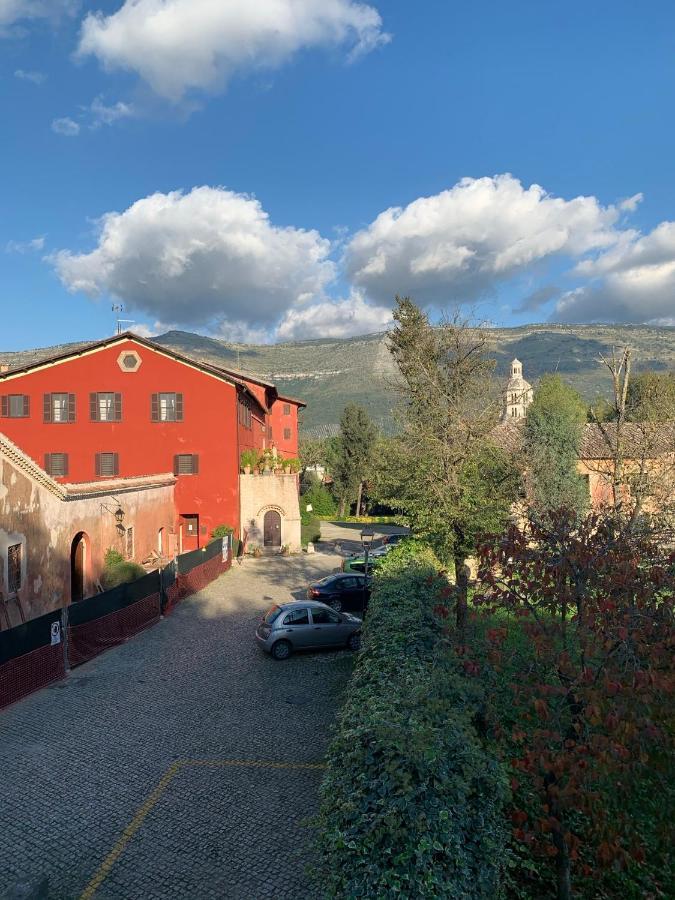 Apartment Casette Rosse Nel Borgo Medievale Di Fossanova Latina