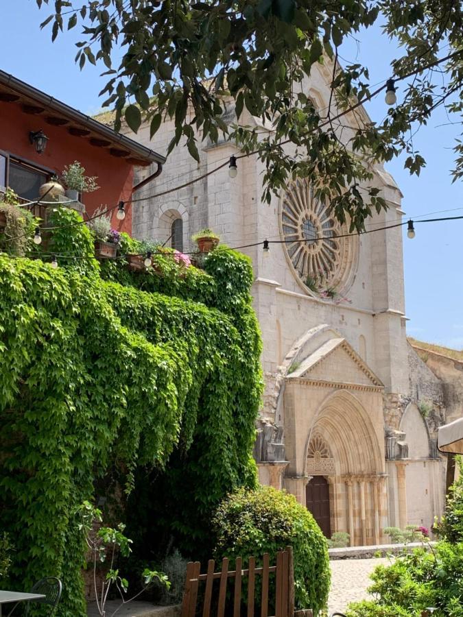 Apartment Casette Rosse Nel Borgo Medievale Di Fossanova Latina