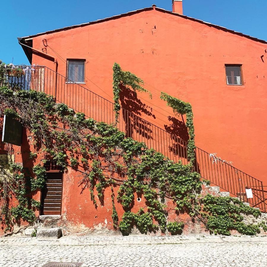 Casette Rosse Nel Borgo Medievale Di Fossanova Apartment