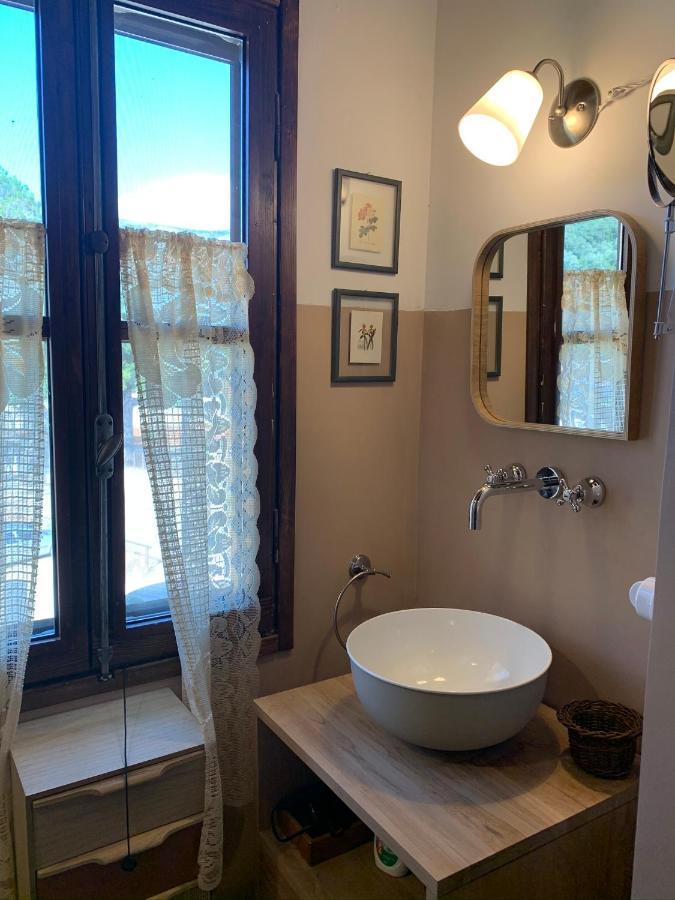 Casette Rosse Nel Borgo Medievale Di Fossanova Apartment