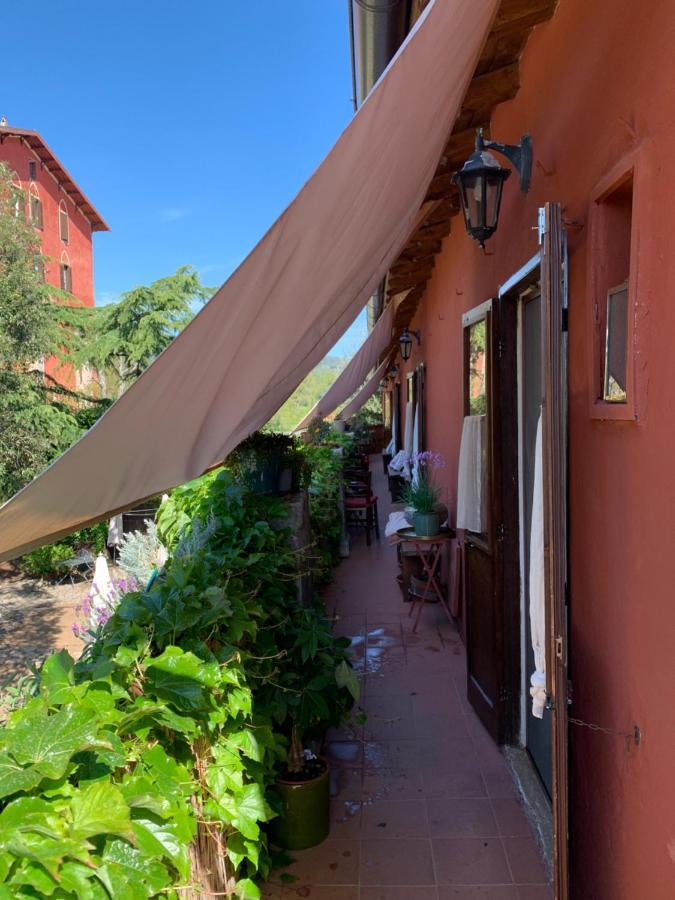 Casette Rosse Nel Borgo Medievale Di Fossanova Apartment